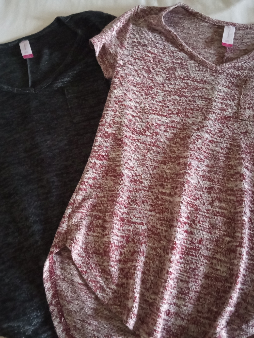 Set of 2 V-Neck Shirts Burgundy And Black